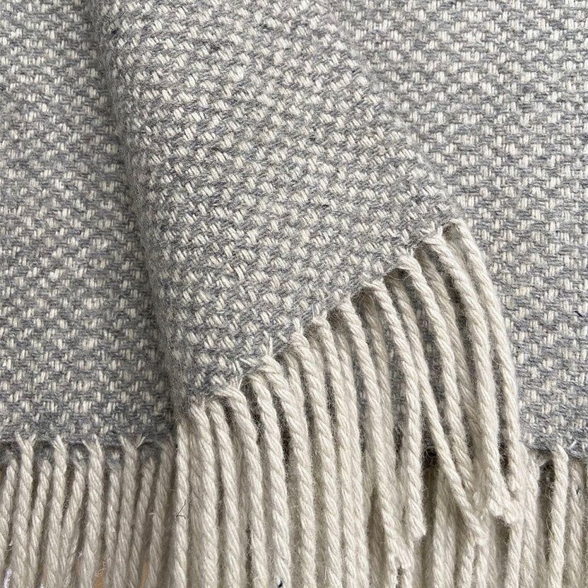Malagoon plaid- textured grey - 130x170cm gerecycleerde wol