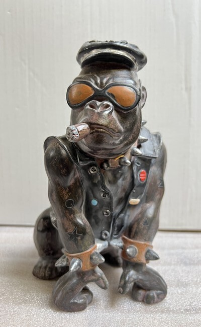 Sitting Buldog