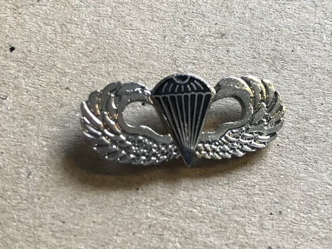 US pin - M - Airborne basic parachutist (46)