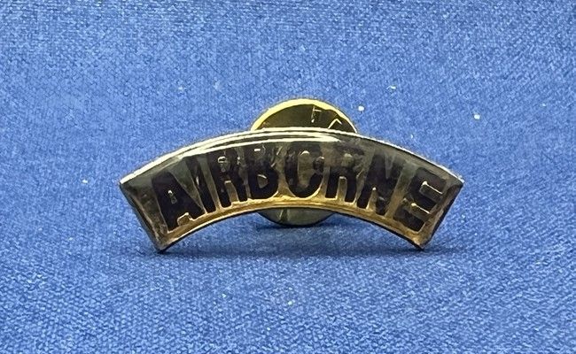 US pin - M - Airborn (394)