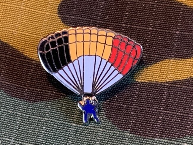 België - M - Parachutist (67)