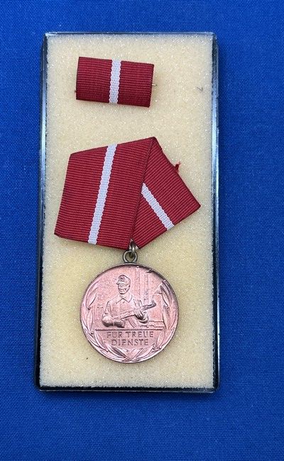 DDR - M - Eremetaal "Fur Treue Dienste" (436)