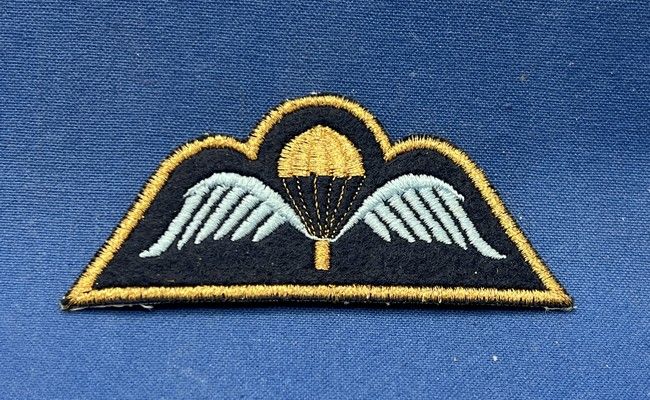België - S - A Brevet parachutist Para (goud borduursel) (1736)