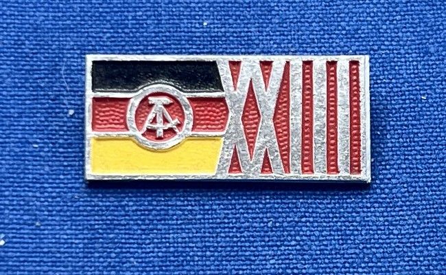 DDR - M - 23 jaar DDR herdenkings pin (264)