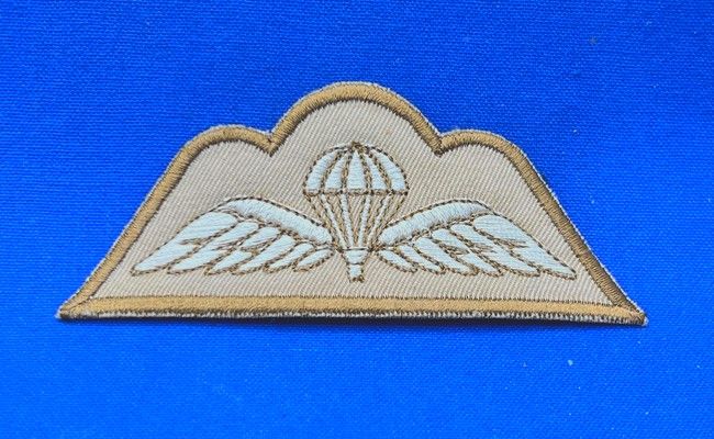 België - A Brevet parachutist Para - desert (2495) België - A Brevet parachutist Para - desert (2495)