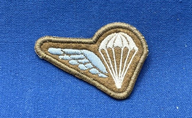 België - B Brevet parachutist Para "desert" (2496)