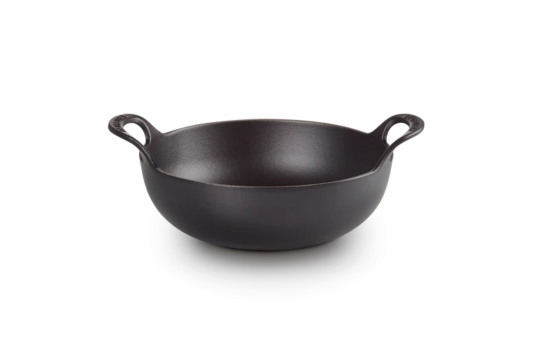 Le Creuset Gietijzer Balti-Pan Mat Zwart 24CM 2,7L Le Creuset Gietijzer Balti-Pan Mat Zwart 24CM 2,7L