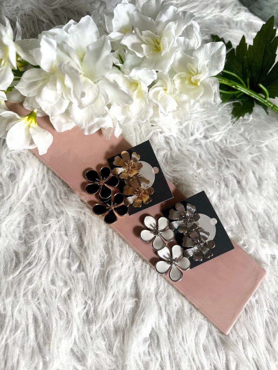 Trendy Bloemvormige Oorbellen - Zilver