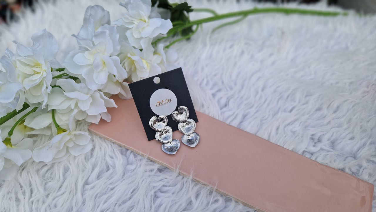 Triple heart statement oorbellen