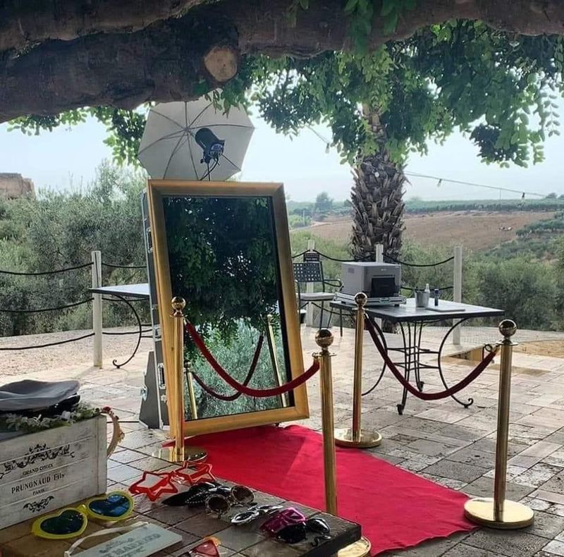 Photobooth Specchio magico € 700,00 + iva scontato del 25% totale € 525,00 + iva, acconto € 225,70 + iva