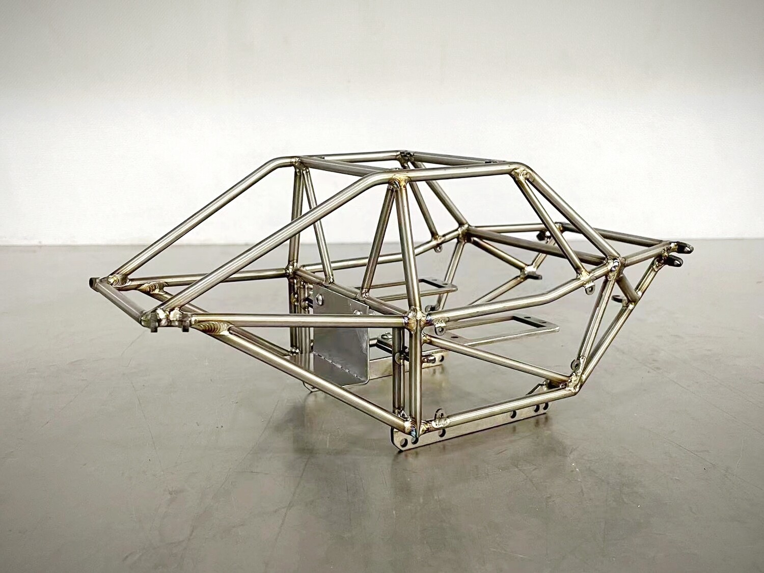 FRONTIER ラジコンカ R2VFD Moon Buggy chassis for Vanquish platforms, from USD299
