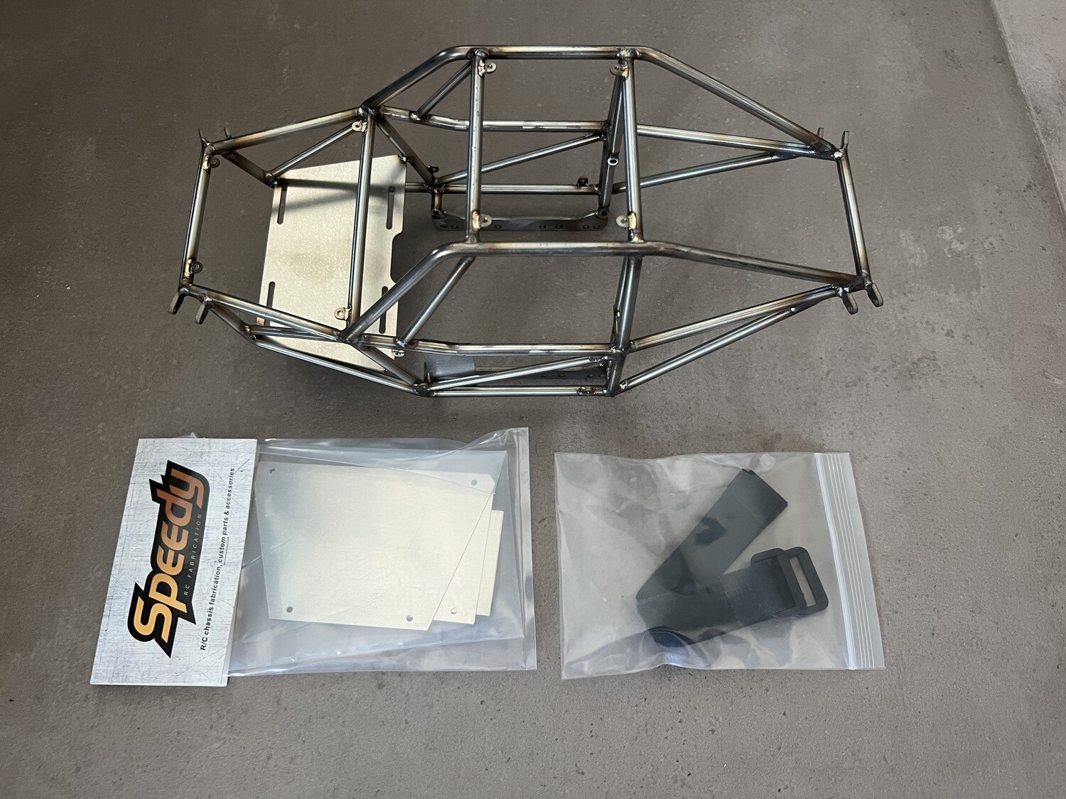 R2 Moon Buggy chassis for Axial Capra, with HD skid Capra 3 gears skid and hurtz dig  (Ready to ship)