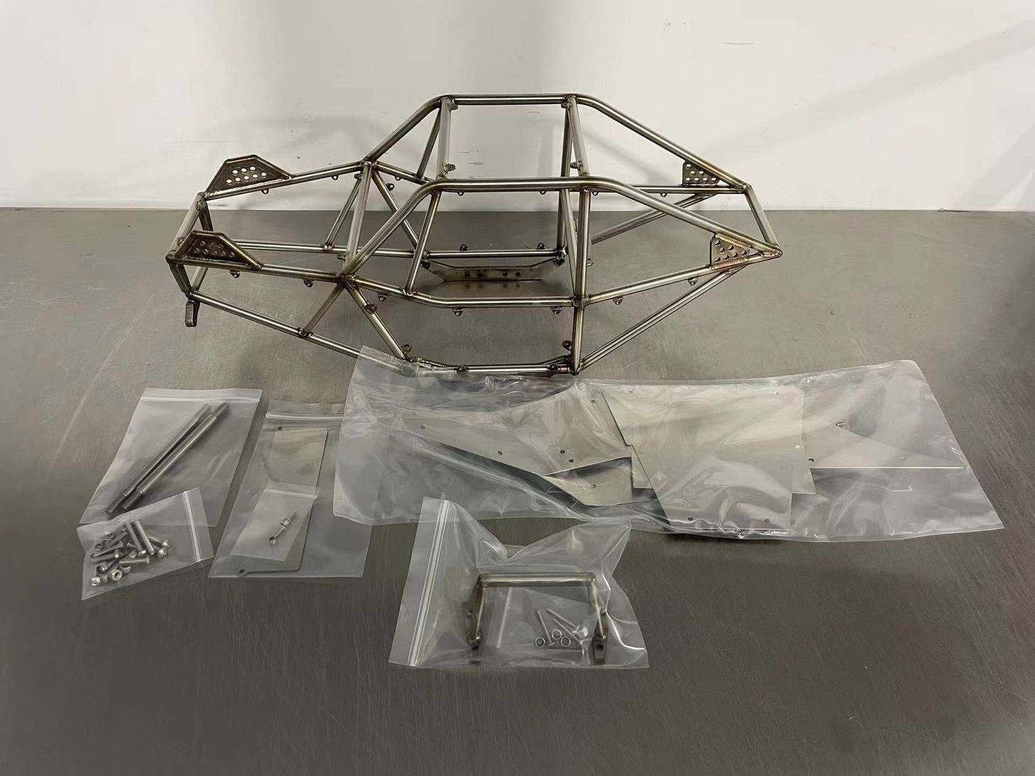 R2XXL Moon Buggy chassis for SCX6 with 5th scale servo mount