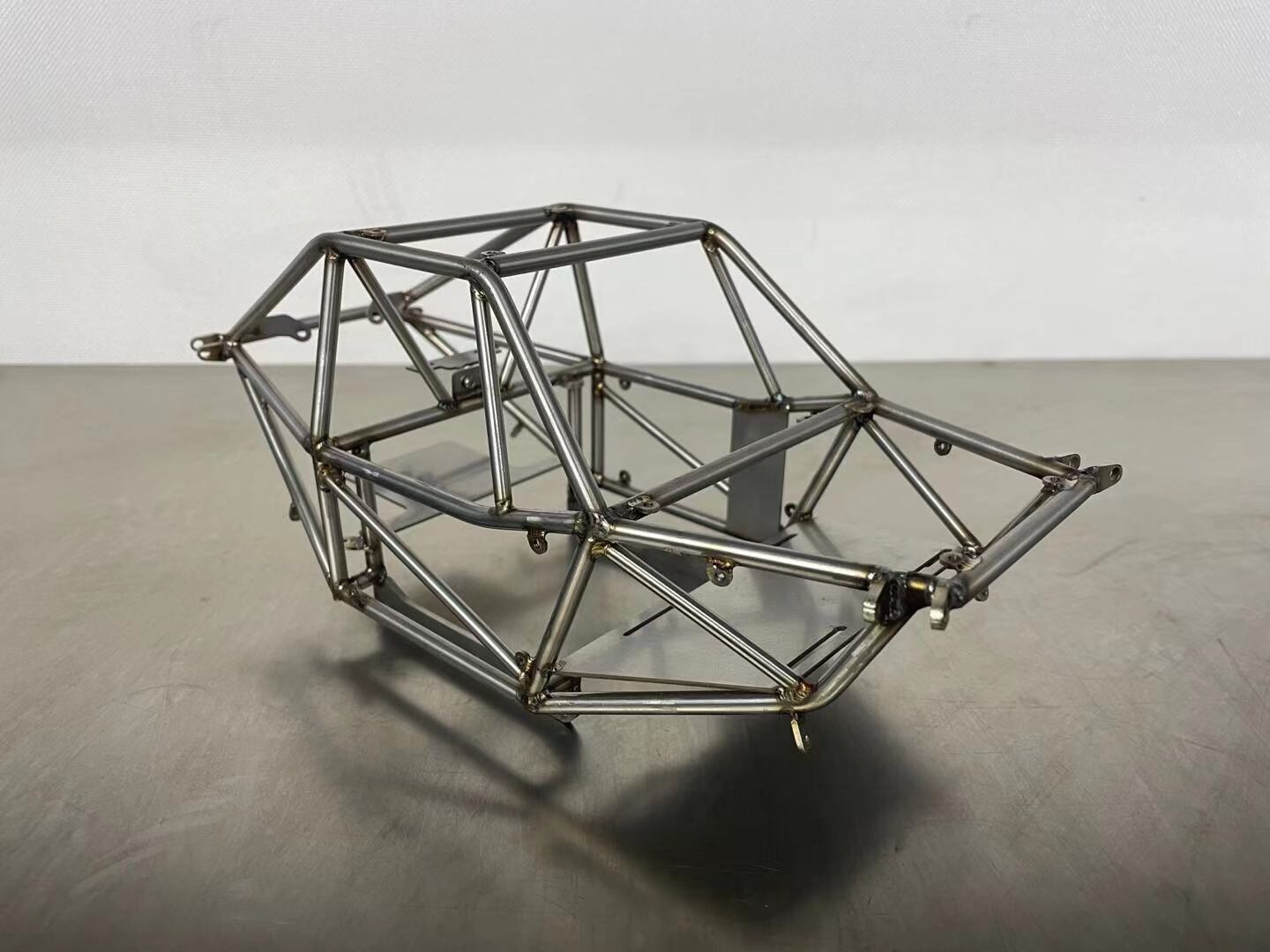 R2 Moon Buggy chassis for Axial Capra or Vanquish platforms. Standard Set from USD299 (Deposit USD150)