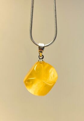 Bernstein Anhänger Baltikum Cube Silber