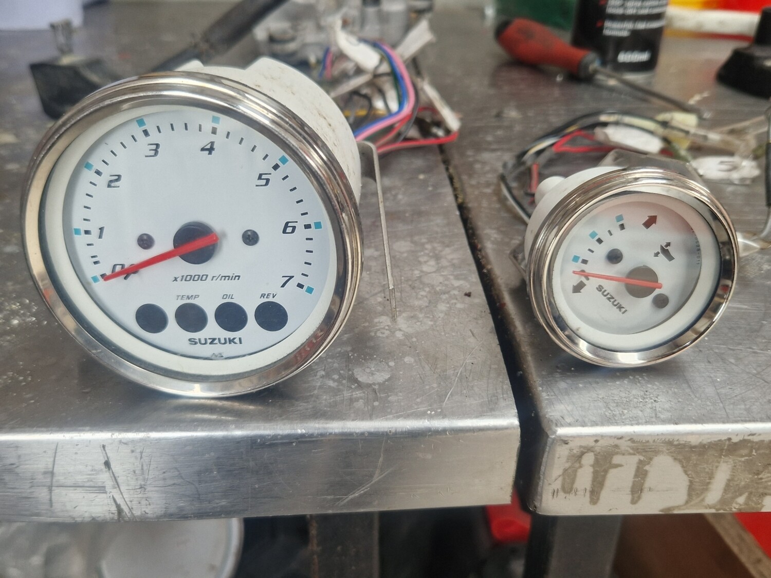 Suzuki Df clocks