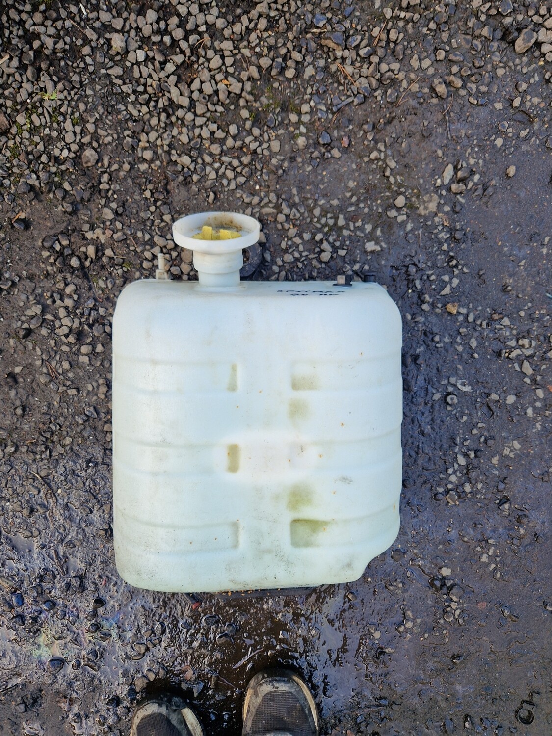 Mercury mariner optimax  oil tank