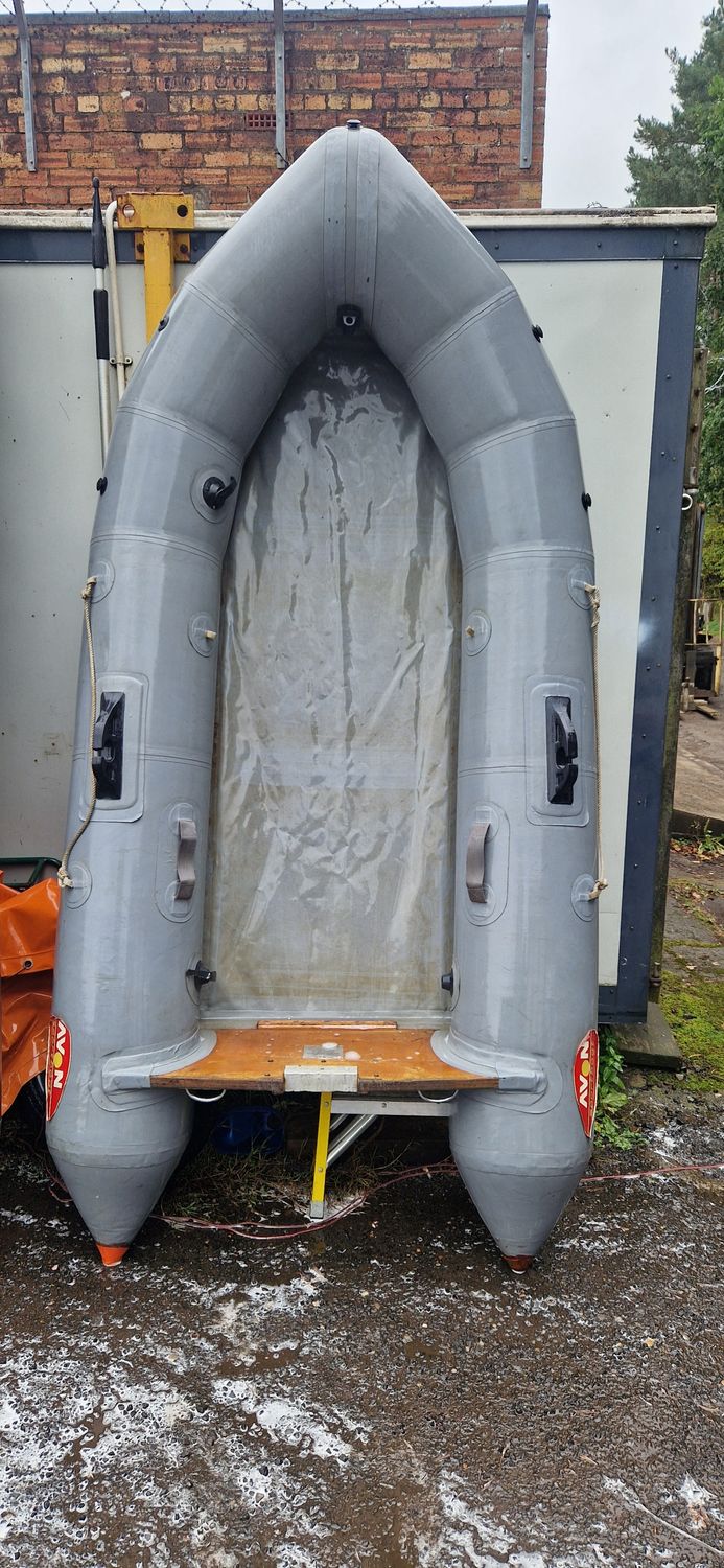Avon 2.6 m sib