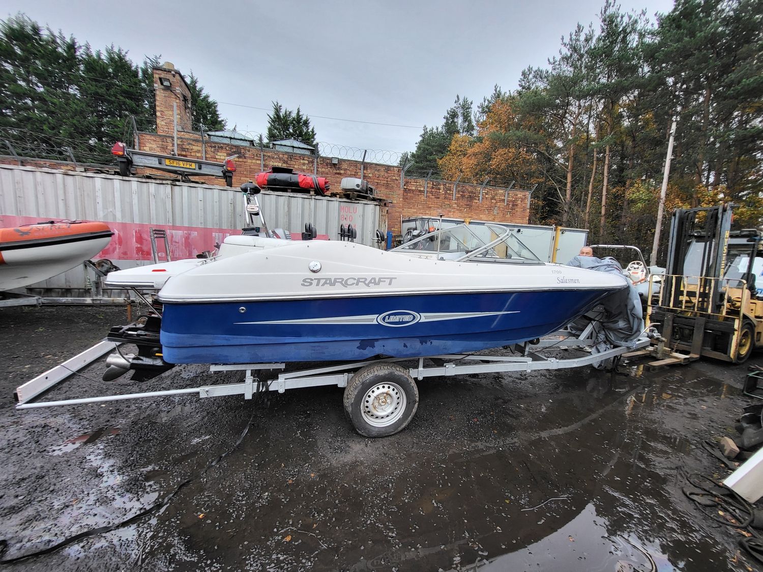 Starcraft power boat 17