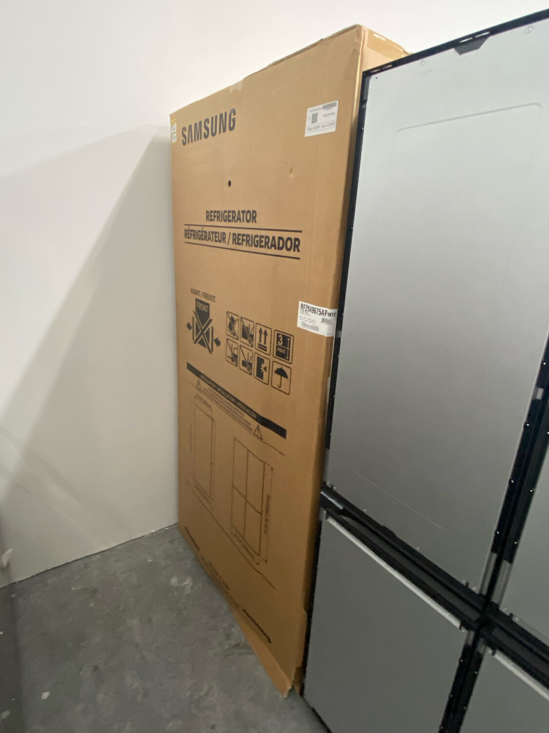 Bespoke Samsung RF29A9675APOB 29 cu ft Refrigerator. Customizable Door, Modern Design Flat Panel. Model RF29A9675AP Open Box MHC-1