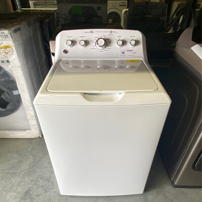 Washer GE 4.5 cu. ft. Capacity Washer with Stainless Steel Basket GTW465ASNWW MSRP $799