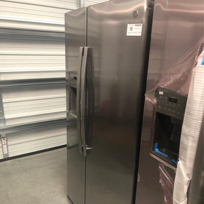 GE Refrigerator 25.3-cu ft Side-by-Side with Ice Maker (Fingerprint-Resistant Stainless Steel) Model GSS25IYNXHFS MSRP $1999