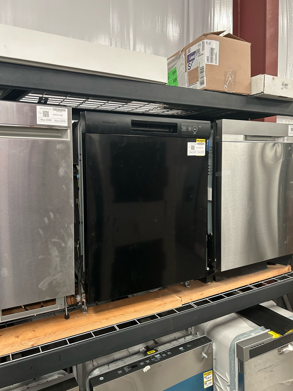 Hotpoint Front Control 24 in Built In Dishwasher Black 60 dBA