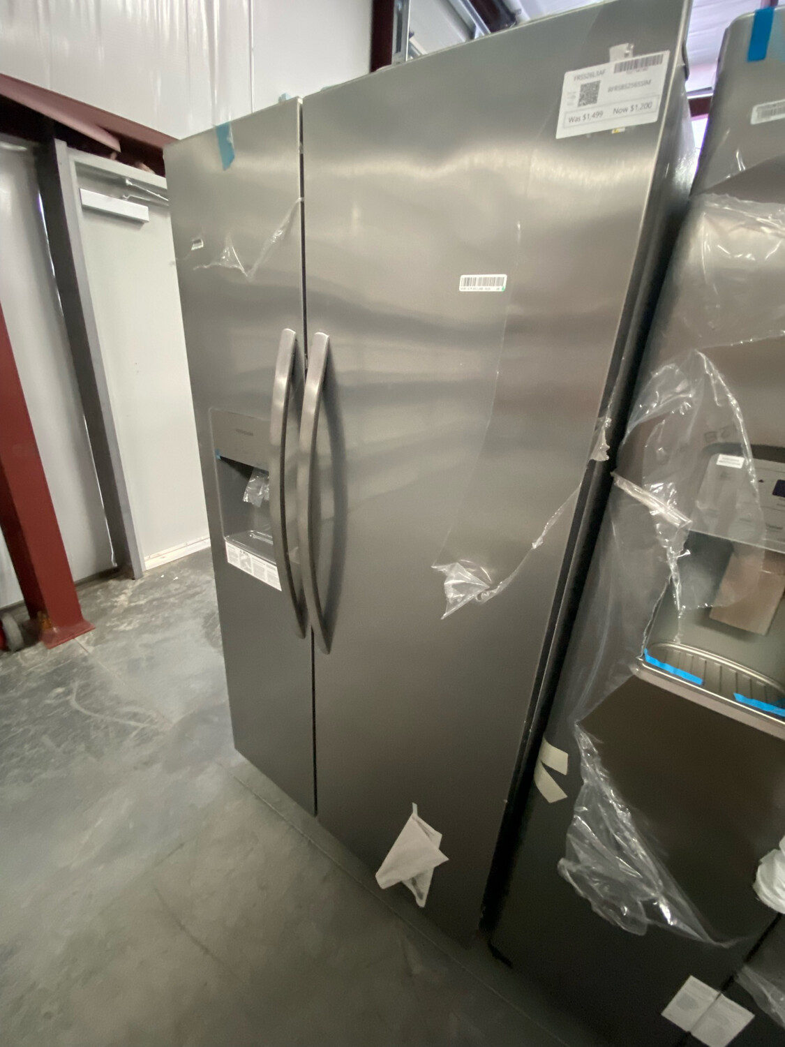 Frigidaire 25.6 cu ft Side by Side Refrigerator Easy Care Stainless
