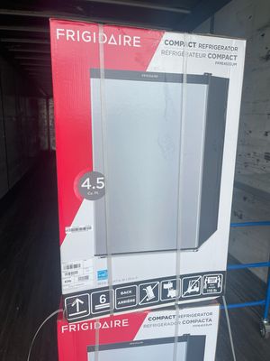 Frigidaire 4.5 Cu. Ft. Compact Refrigerator FFPE4533UM Mini Fridge