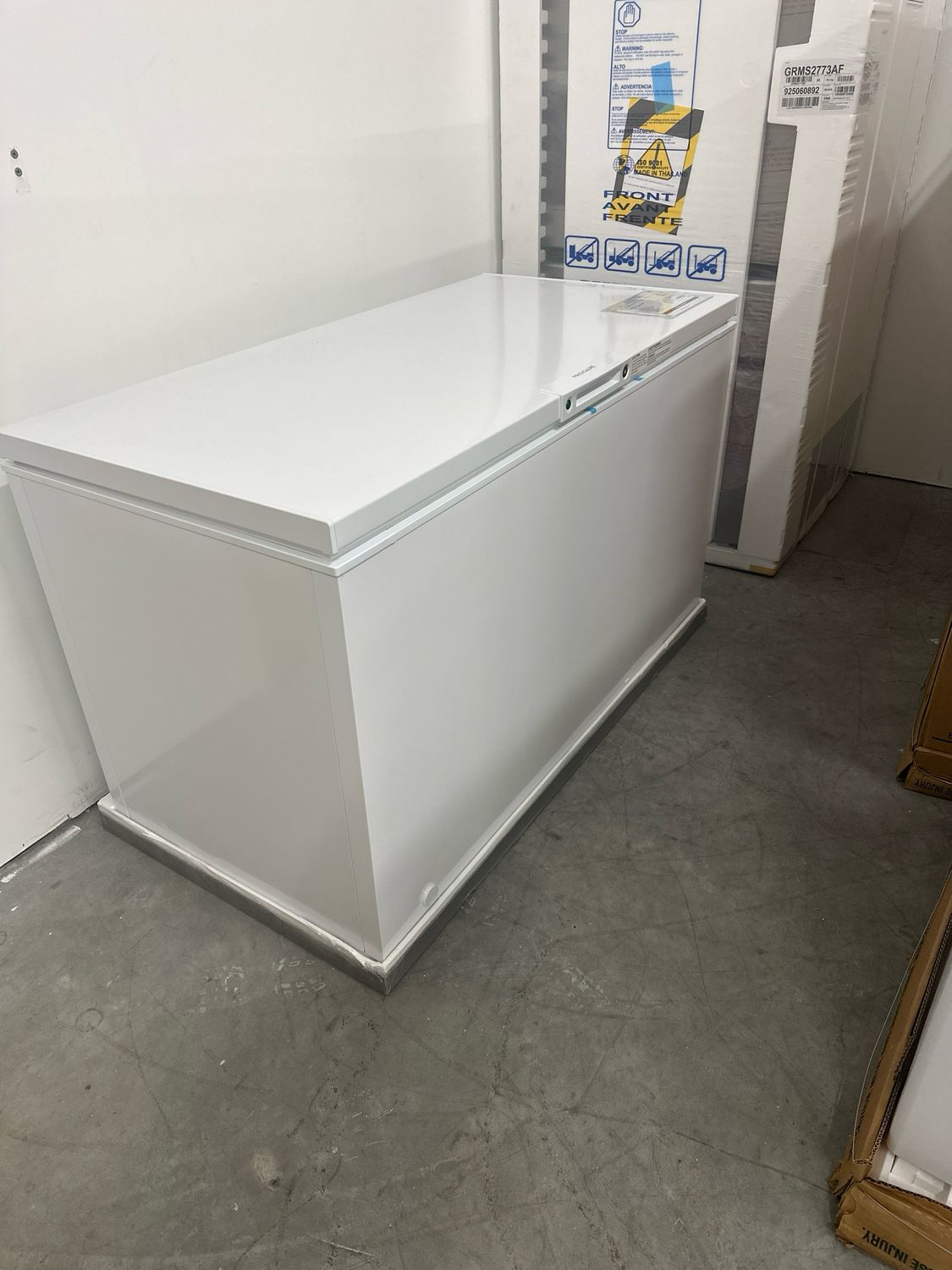 Frigidaire FFCL1542AW 14.8 Cu. Ft. Chest Freezer NIB