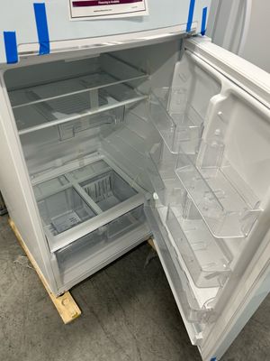 Whirlpool 28-inch Wide Refrigerator Compatible With The EZ Connect Icemaker Kit - 18 Cu. Ft. NEW