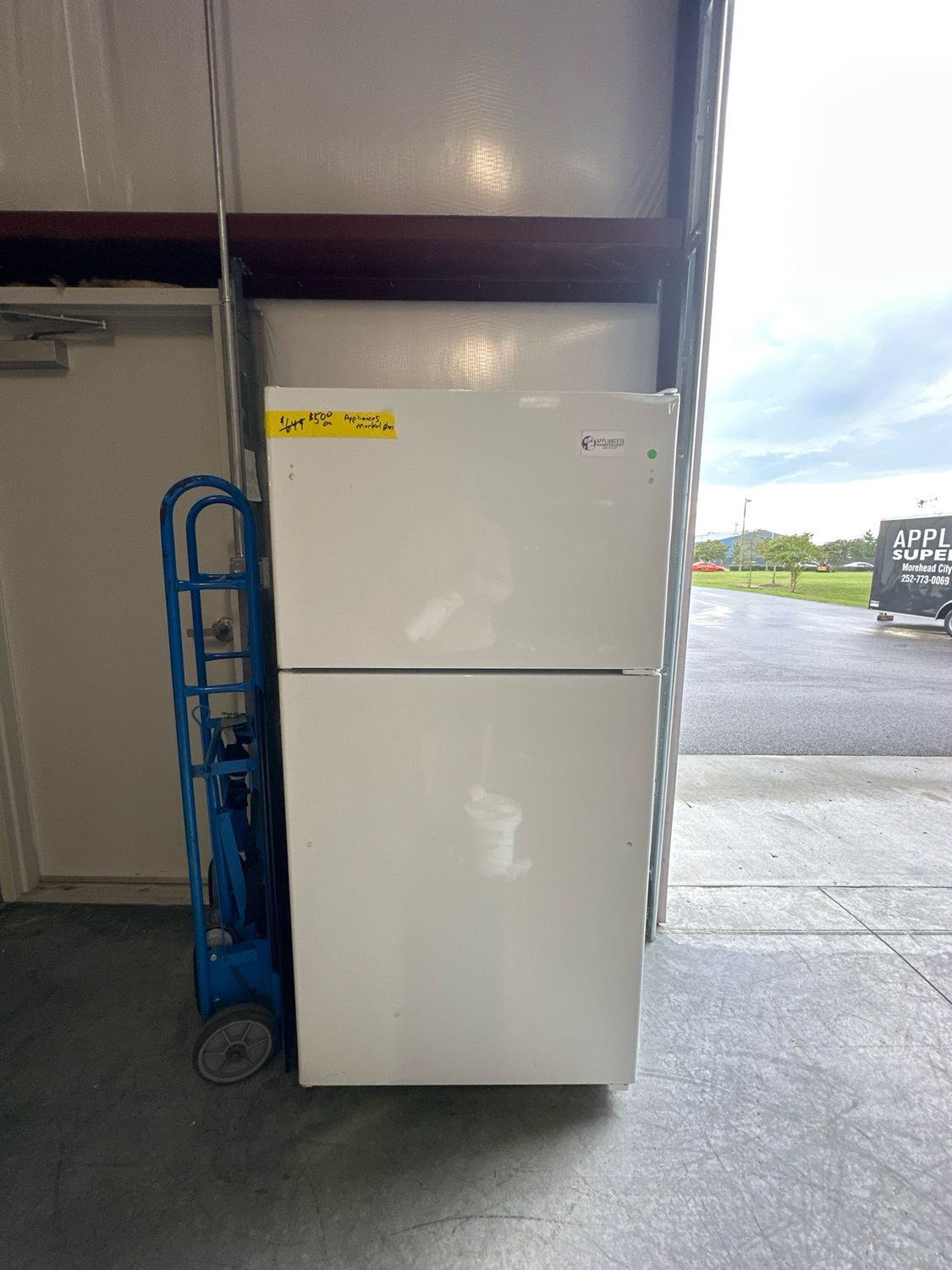 GE GTS22KGNCRWW Top Freezer Refrigerator
