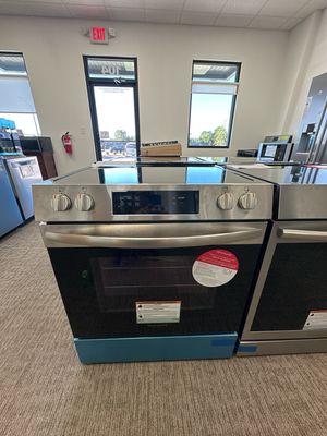 Frigidaire 30&quot; Front Control Electric Range FCFE3062AS