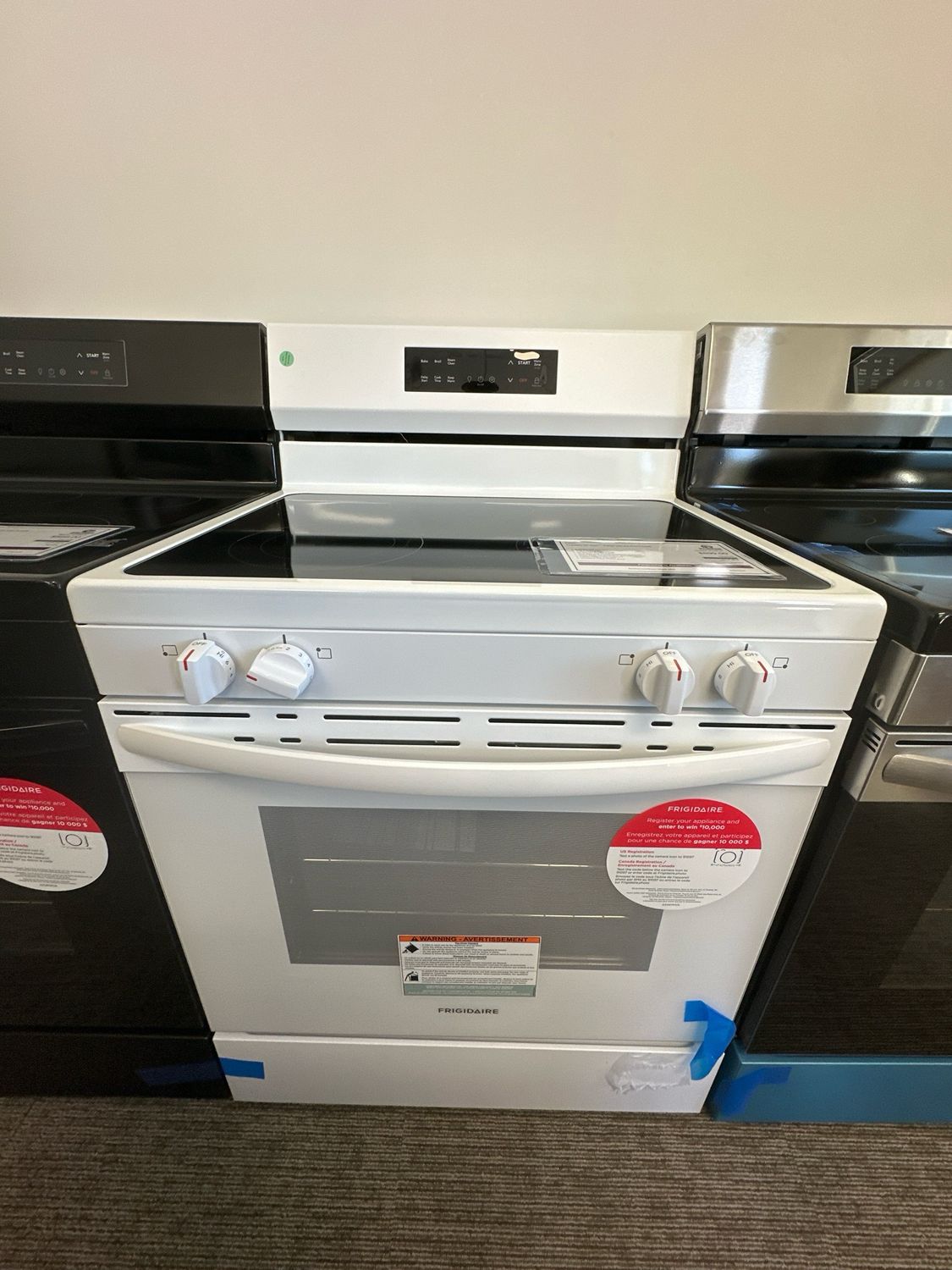 Frigidaire 30&quot; Electric Range with the EvenTemp® FCRE3062AW