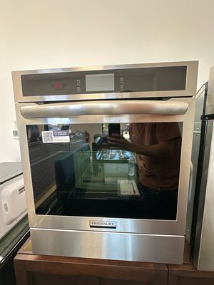 Frigidaire Gallery 24&quot; Single Electric Wall Oven with Air Fry GCWS2438AF