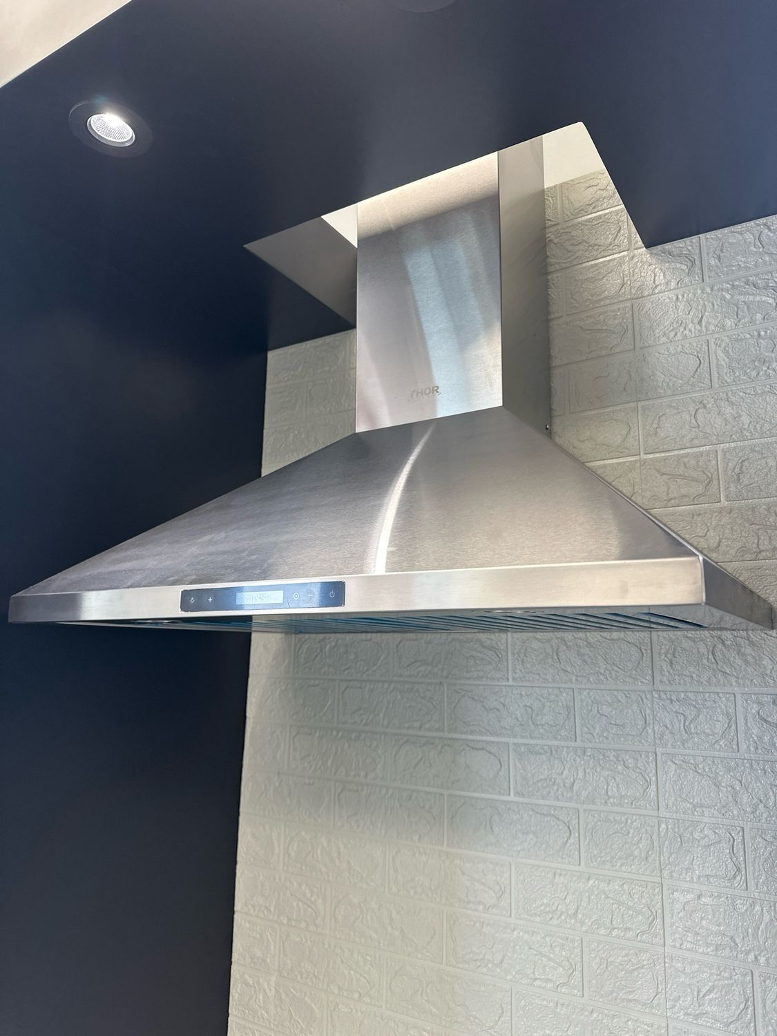 THOR Range Hood 30 Inch Wall Mount Range In Stainless Steel - Model HRH3007