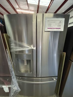 GE GYE22GYNFS 22.1 Cu. Ft. Counter-Depth Fingerprint Resistant French-Door Refrigerator  Open-Box
