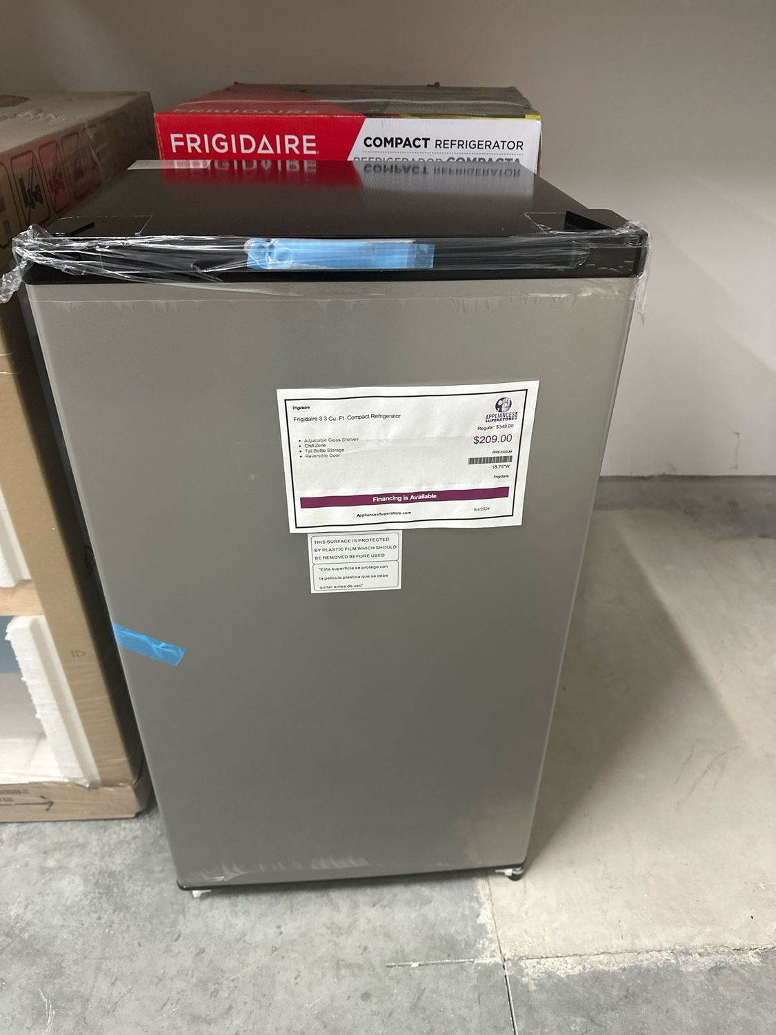 Frigidaire FFPE3322UM 3.3 ft.³ Compact Refrigerator Mini Fridge