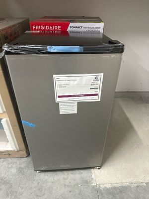 Frigidaire FFPE3322UM 3.3 ft.³ Compact Refrigerator Mini Fridge