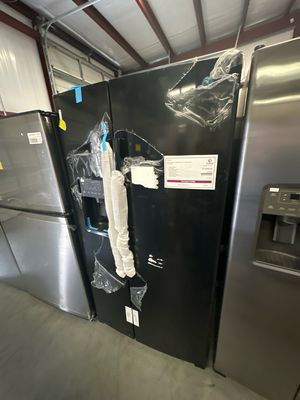 GE GSE25GGPBB  25.3 Cu. Ft. Side-by-Side Refrigerator with External Ice &amp; Water Dispenser - High Gloss Black