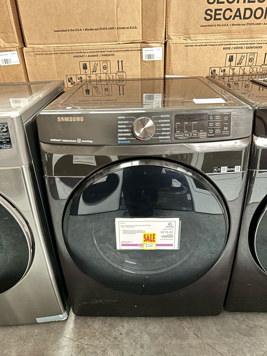 Samsung Smart 7.5-cu ft Stackable Steam Cycle Smart Electric Dryer (Fingerprint Resistant Black Stainless Steel) ENERGY STAR DVE50R8500VOB
