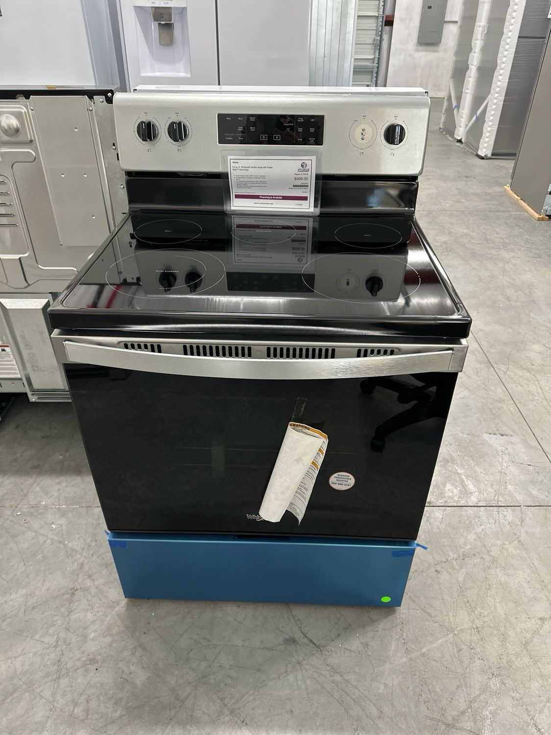 Whirlpool WFE505W0JZ 30-in Smooth Surface Glass Top 5 elements Steam Cleaning Electric Oven 5.3 Cu ft.