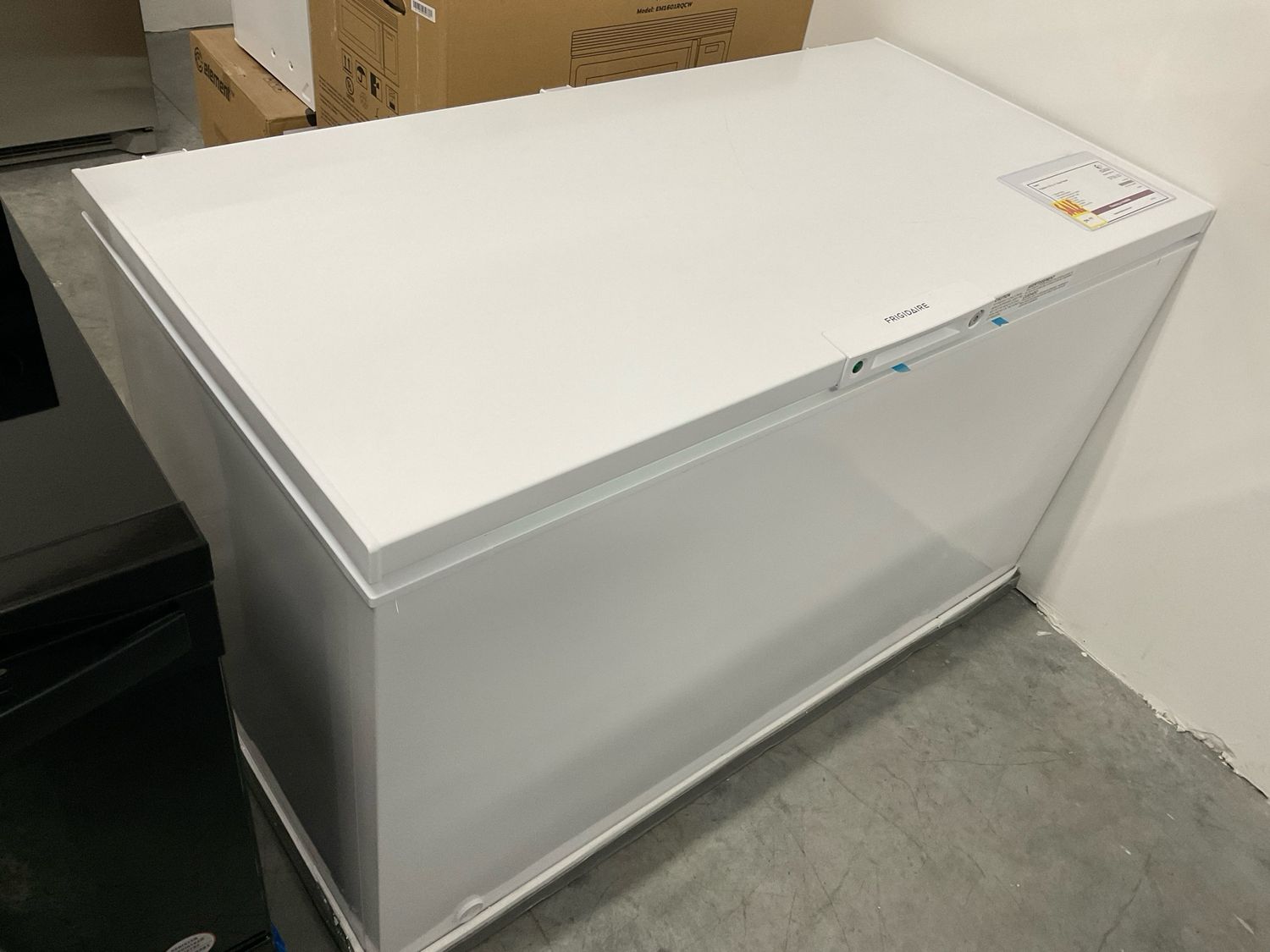 Frigidaire FFCL2042AW 19.8 Cu. Ft. Chest Freezer