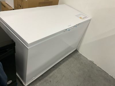 Frigidaire FFCL2542AW 24.9 Cu. Ft. Chest Freezer