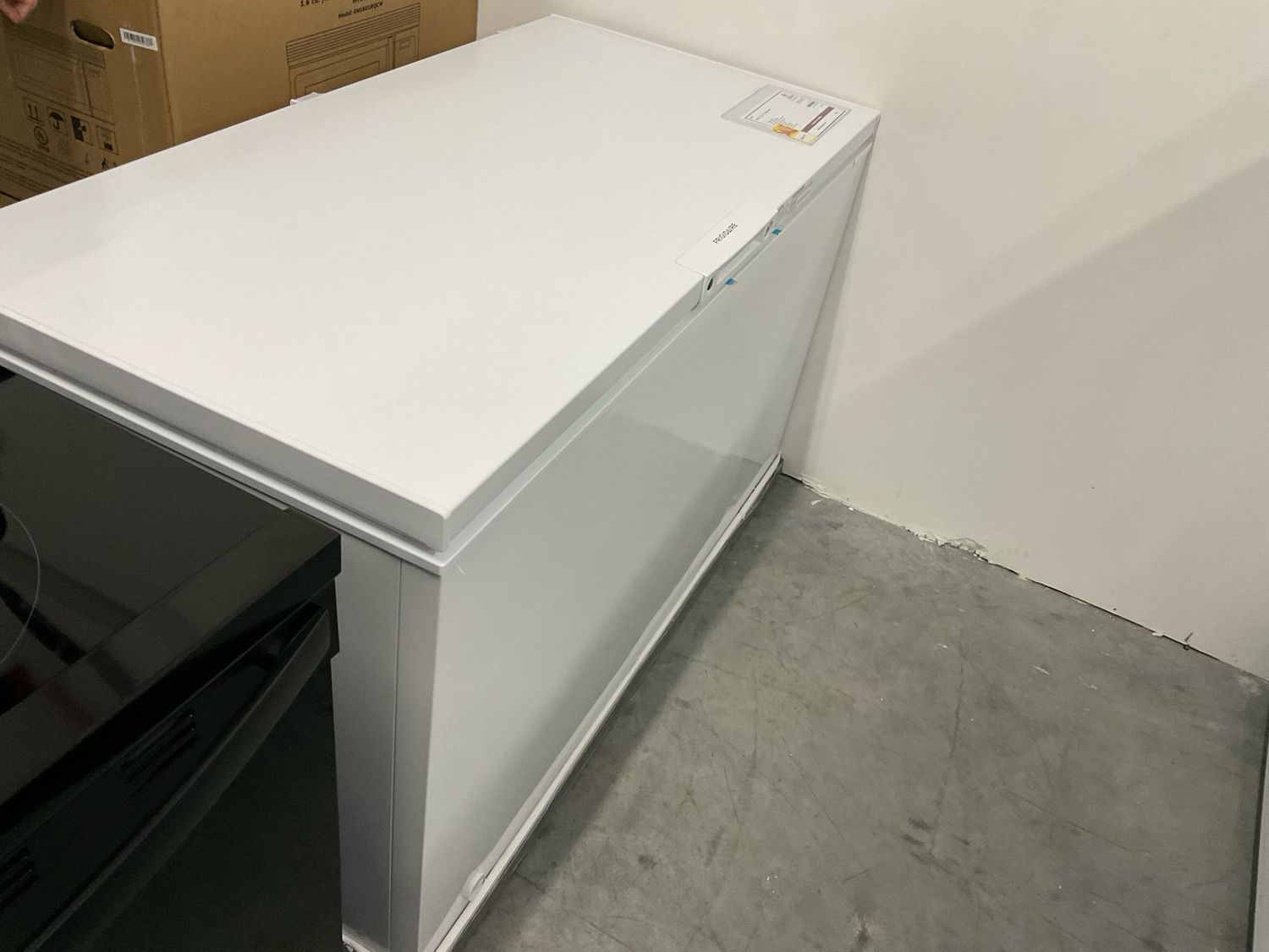 GE FCM11SRWW 10.7CF Manual Defrost Chest Freezer