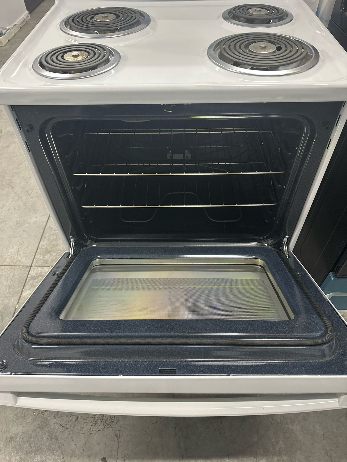 GE JB256DMWW 30&quot; Free-Standing Self-Clean Electric Range