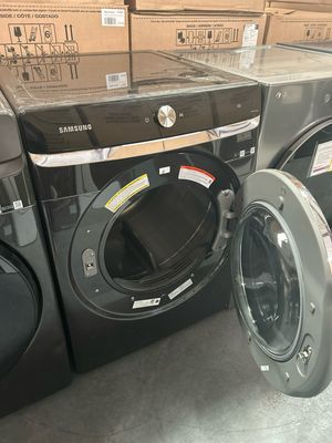 Samsung 7.5-cu ft Stackable Steam Cycle Brushed Black Electric Dryer Model DVE50A8800V