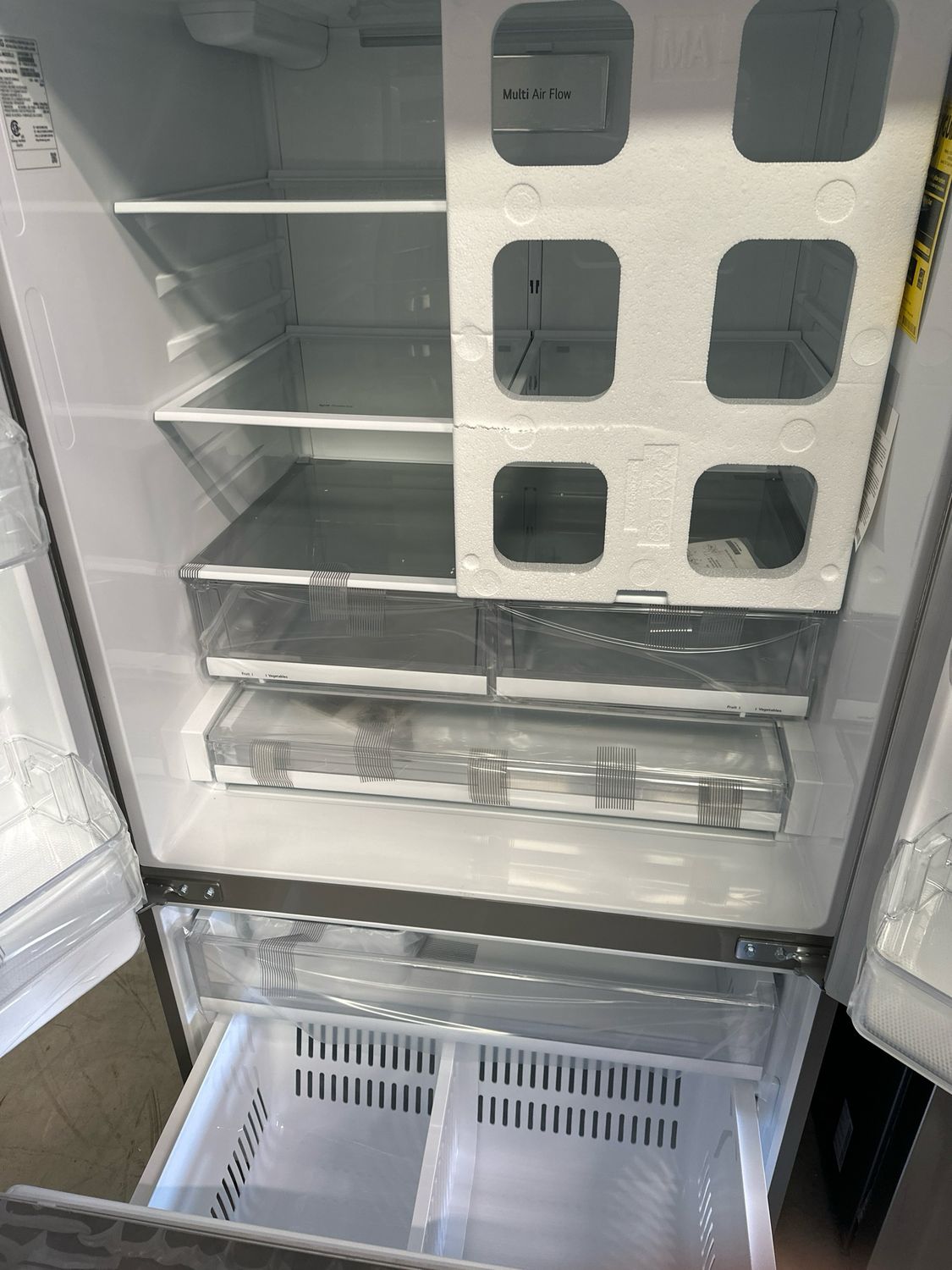 LG LRFWS2906D 29-cu ft French Door Refrigerator Stainless Steel with Ice Maker