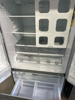 LG LRFWS2906D 29-cu ft French Door Refrigerator Stainless Steel with Ice Maker