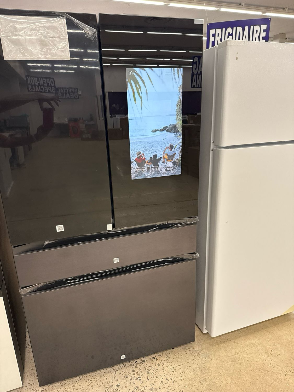 Samsung Bespoke  RF29BB89008MAA 29 cu ft 4-Door French Door Refrigerator with Dual Ice Maker and Family Hub in Matte Black Steel